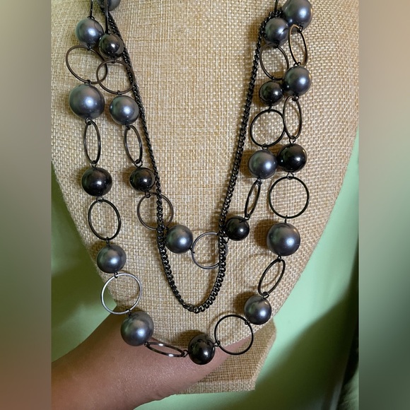Elegant Black Pearl and Silver Necklace - Picture 3 of 4